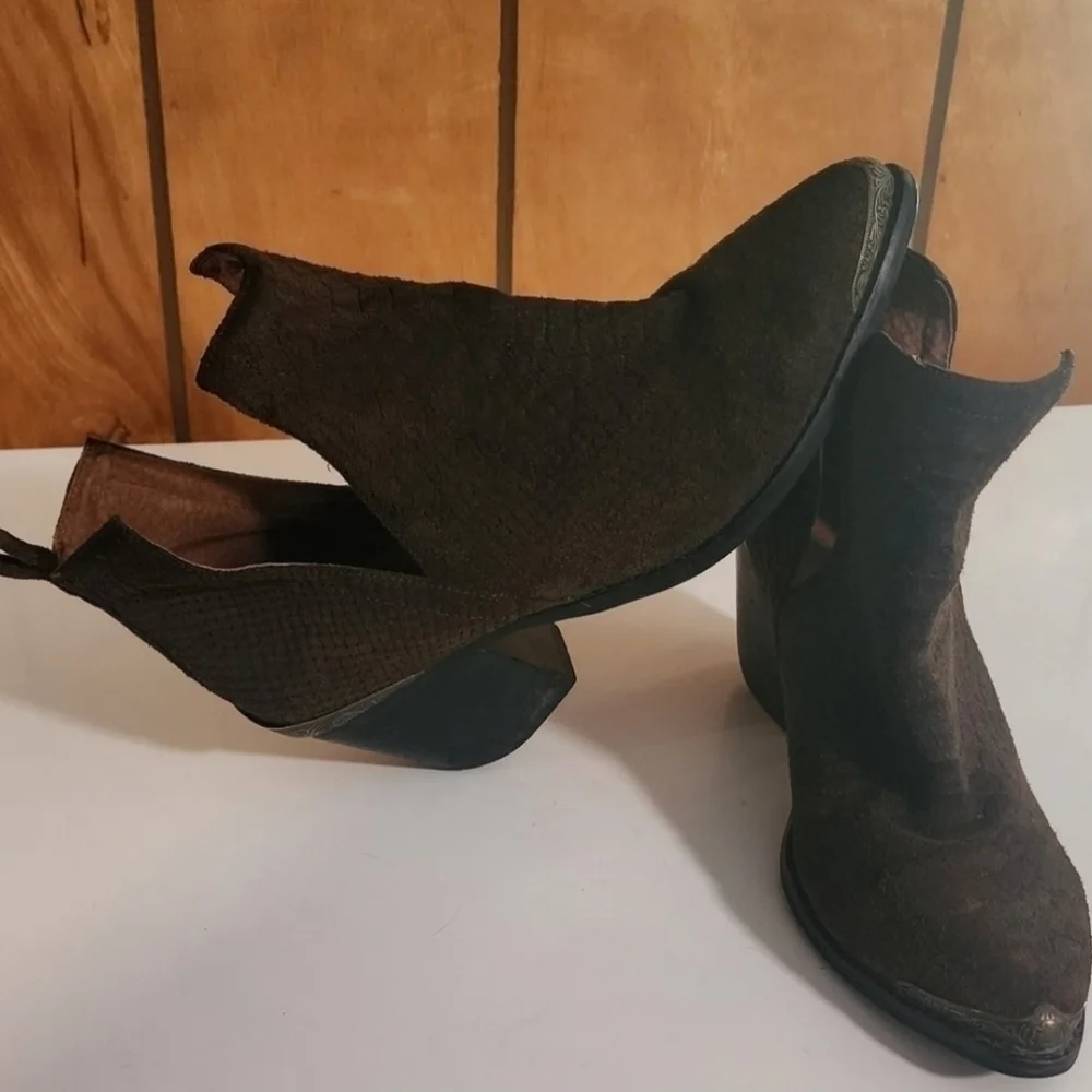 FREE PEOPLE Jeffery Campbell Hunt The Plains Boot Suede Snake Print Sz. 9.5